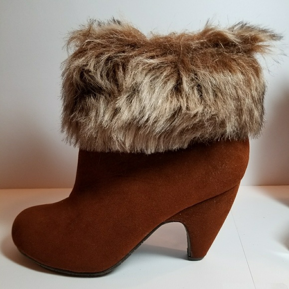 Booties with faux fur details - Picture 3 of 7